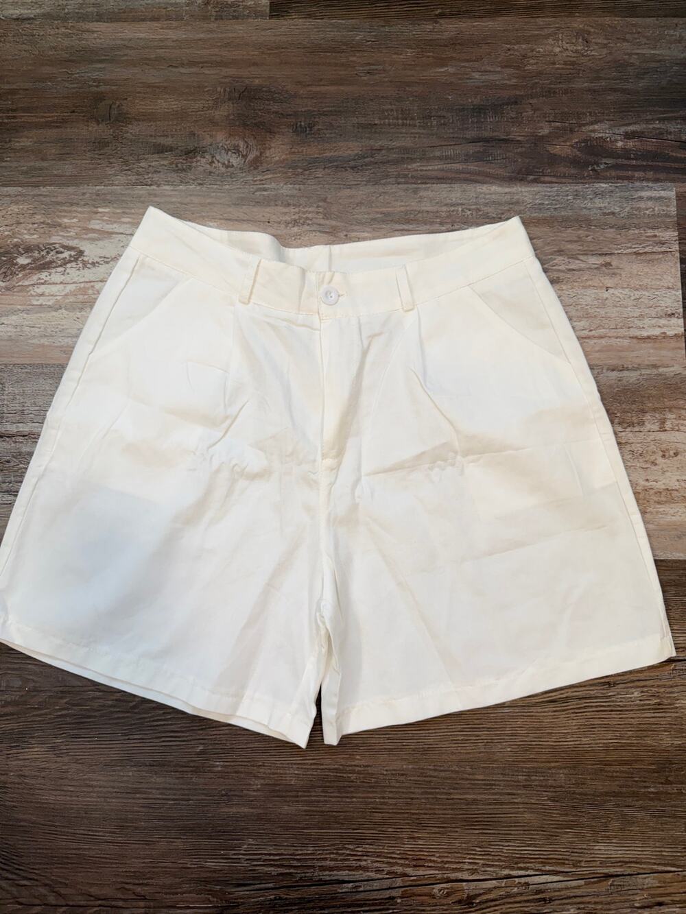 Old Money Vintage Luxe Shorts white pleated in size 3XL EEUC